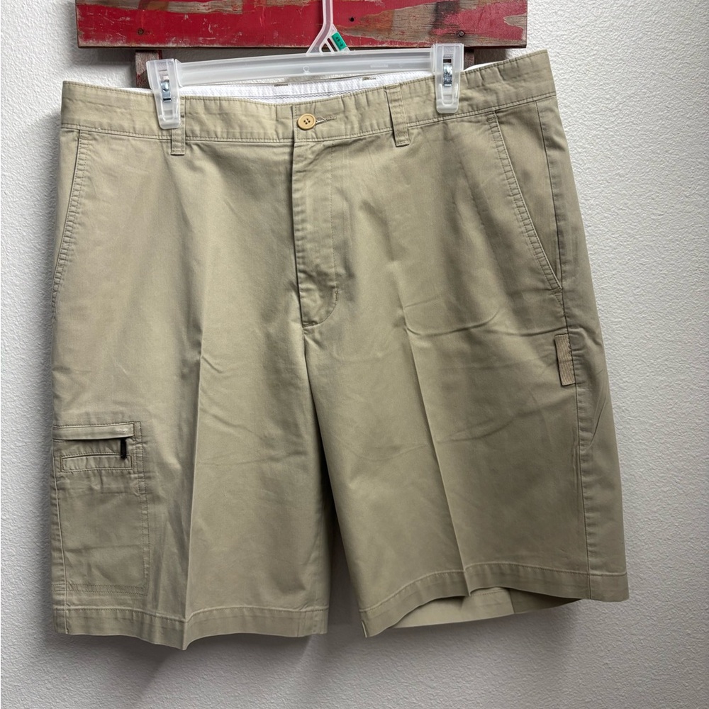 Greg Norman Collection Tan Cargo‎ Shorts with Classic Design